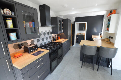 4 bedroom semi-detached house for sale