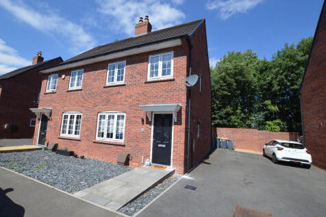 3 bedroom semi-detached house for sale