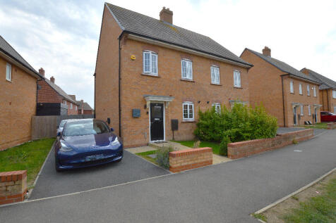 3 bedroom semi-detached house for sale