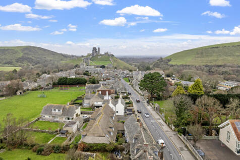 Corfe Castle, Dorset 4 bed end of terrace house for sale