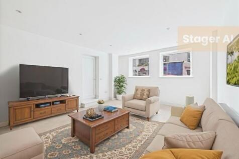4 bedroom end of terrace house for sale