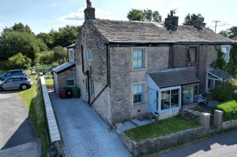4 bedroom end of terrace house for sale
