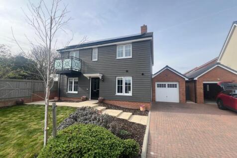 Skippers Way, Walton on the Naze, CO14 5 bed detached house for sale