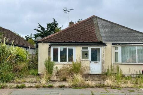 Frinton Road, KIRBY CROSS, CO13 1 bed semi