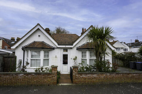 Beach Road West, Suffolk IP11 2 bed detached bungalow for sale