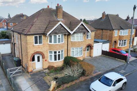 3 bedroom semi-detached house for sale