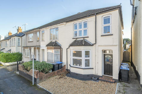Mabel Street, Surrey GU21 3 bed end of terrace house for sale
