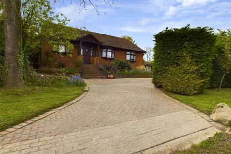 Old Hill Avenue, Langdon Hills... 3 bed bungalow for sale