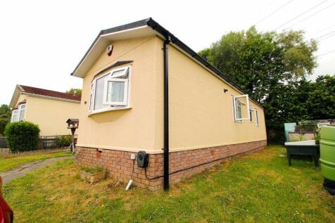 The Triangle, Woodlands Park... 2 bed park home for sale