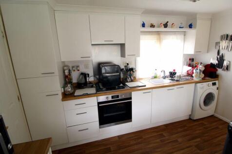 The Triangle, Woodlands Park... 2 bed park home for sale