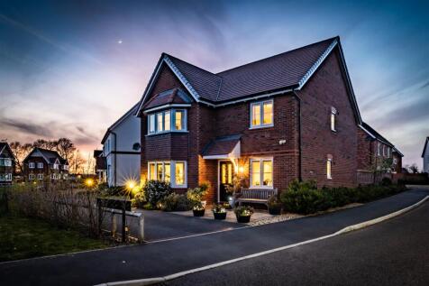 5 bedroom detached house for sale