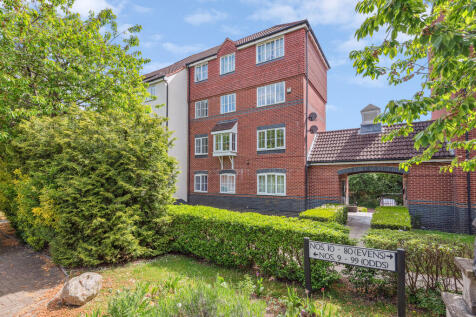 Nodeway Gardens, Welwyn Village 2 bed ground floor flat for sale
