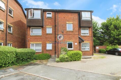 Braemar Gardens, Cippenham Studio for sale