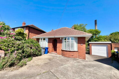 Warner Avenue, Barnsley, S75 2EG 2 bed detached bungalow for sale