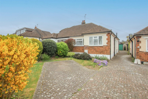 Pilgrims Close, Pilgrims Hatch... 2 bed semi