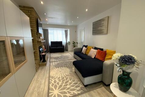5 bedroom semi-detached house for sale