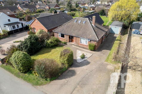 4 bedroom detached bungalow for sale