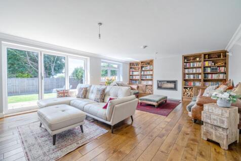 6 bedroom detached house for sale