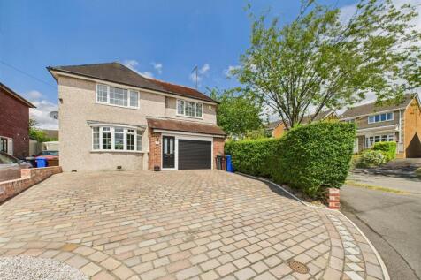 Meadow Head Drive, Meadowhead. Sheffield 3 bed detached house for sale