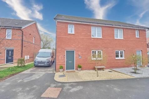 3 bedroom semi-detached house for sale
