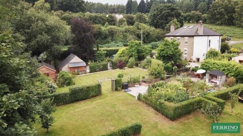 5 bedroom detached house for sale