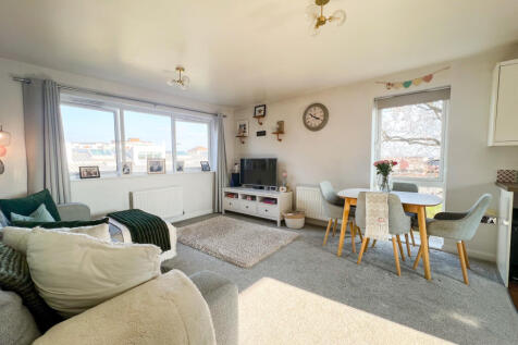 Ringsfield Lane, Patchway, Bristol, BS34 2 bed apartment for sale