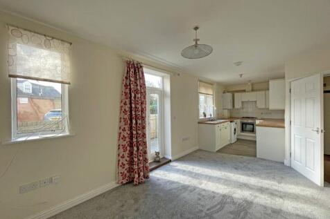 1 bedroom ground floor flat for sale
