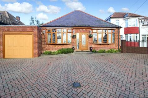 Eastwood Road, Rayleigh, Essex, SS6 3 bed bungalow for sale
