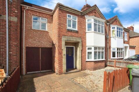 4 bedroom semi-detached house for sale
