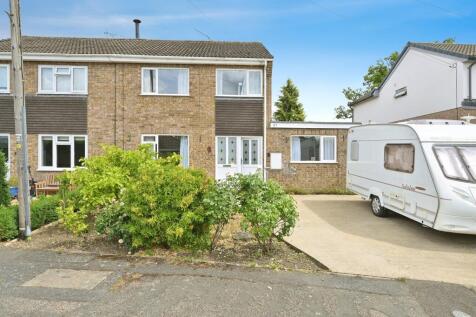 3 bedroom semi-detached house for sale