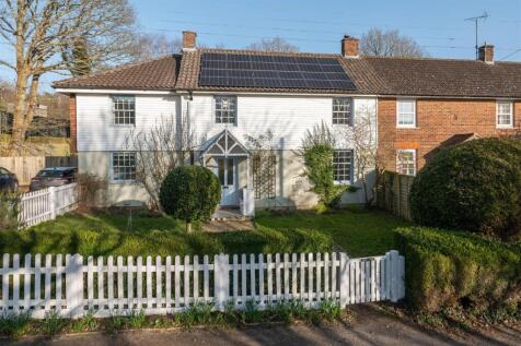 4 bedroom country house for sale