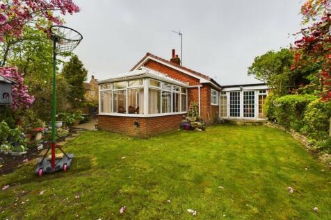 Cross Street, Skipsea, YO25 8SN 2 bed detached bungalow for sale