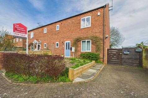 Church Close, Wetwang, YO25 9YE 3 bed semi