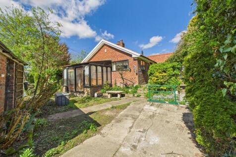 Skipsea Road, Beeford, YO25 8AL 2 bed detached bungalow for sale