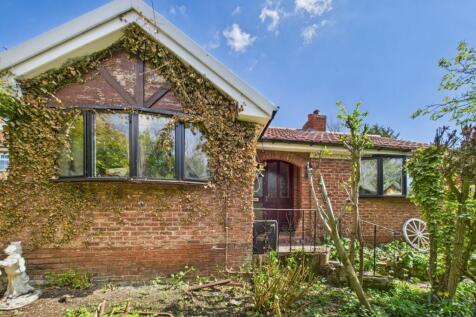 Skipsea Road, Beeford, YO25 8AL 2 bed detached bungalow for sale
