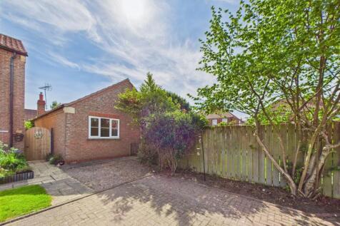 Reynard Close, Hutton Cranswick, YO25... 2 bed detached bungalow for sale