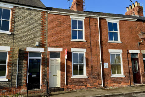Long Lane, Beverley, HU17 0NH 2 bed terraced house for sale