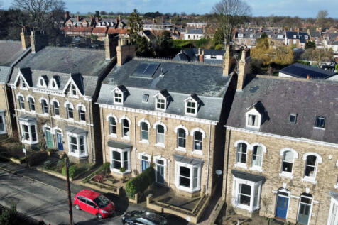 St Giles Croft, Beverley, HU17 8LA 6 bed semi