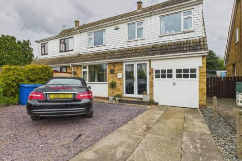 4 bedroom semi-detached house for sale