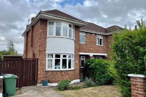 Park Avenue, Longlevens, Gloucester 3 bed semi