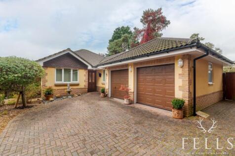 Birchwood Place, Ringwood BH24 3 bed detached bungalow for sale
