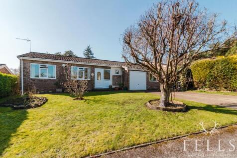 Spinney Close, Ringwood BH24 3 bed detached bungalow for sale