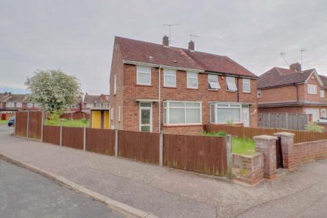 Ditchfield Road, Hoddesdon... 3 bed semi