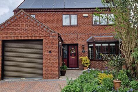 4 bedroom detached house for sale