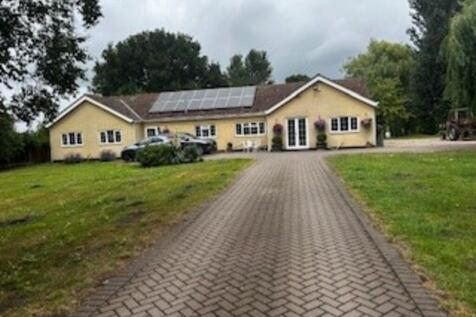 4 bedroom detached bungalow for sale