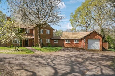 Studham, Bedfordshire 4 bed detached house for sale