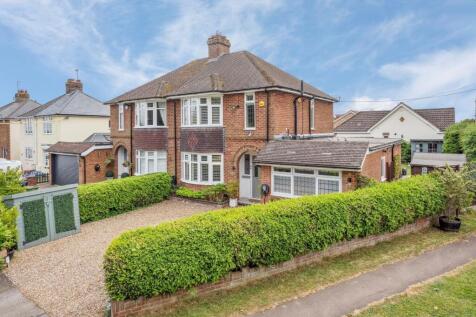 Common Road, Kensworth, LU6 4 bed semi