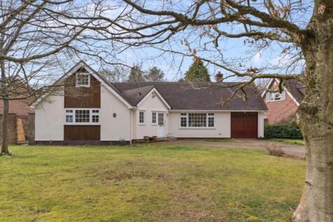 Oakway, Studham, LU6 4 bed chalet for sale