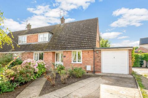 2 bedroom semi-detached house for sale