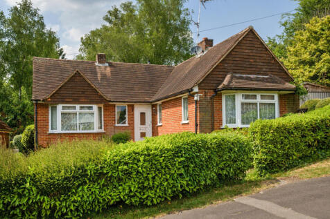 Folly Lane North, Farnham, Surrey 2 bed bungalow for sale